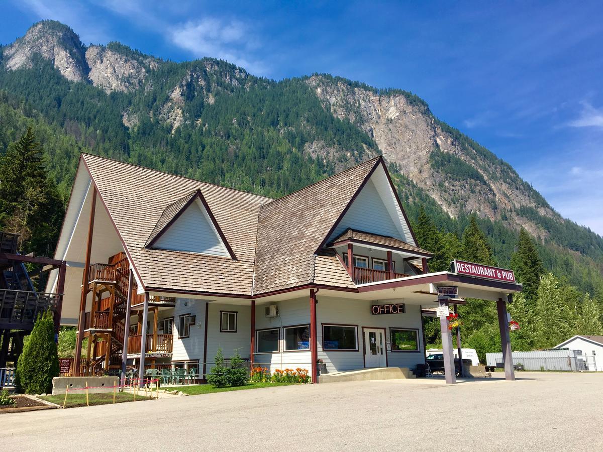 Peaks Lodge Revelstoke Exterior foto