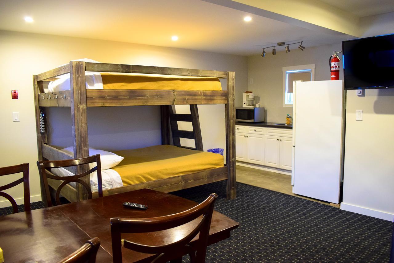 Peaks Lodge Revelstoke Exterior foto