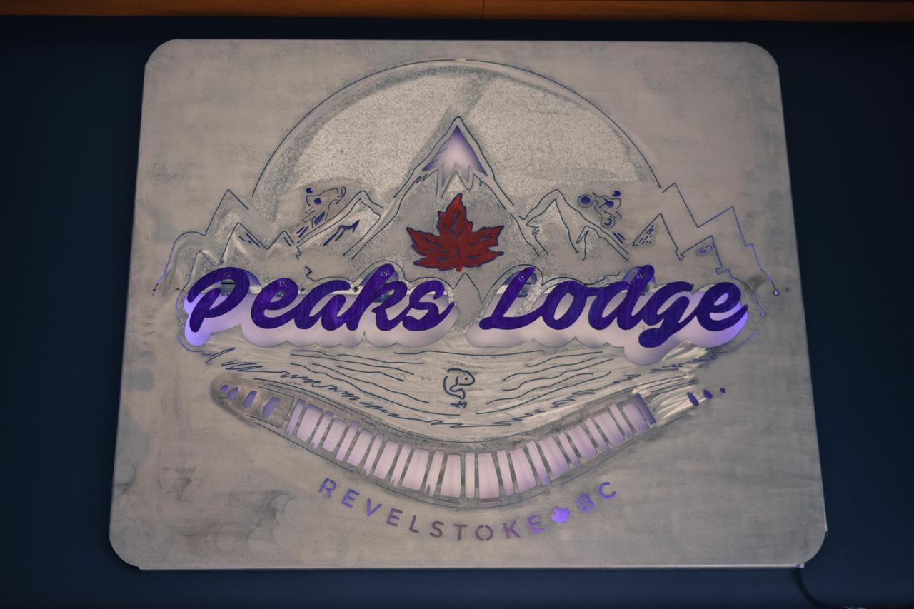 Peaks Lodge Revelstoke Exterior foto