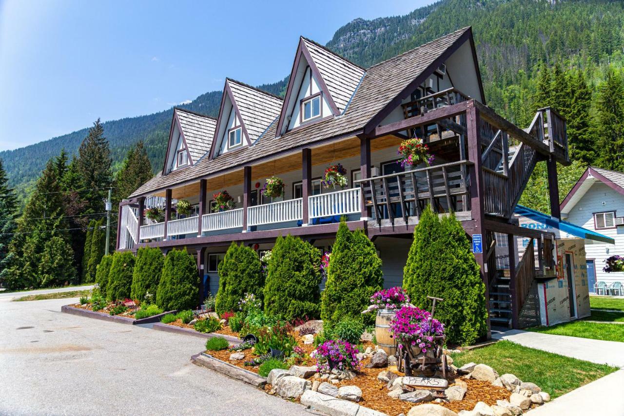 Peaks Lodge Revelstoke Exterior foto