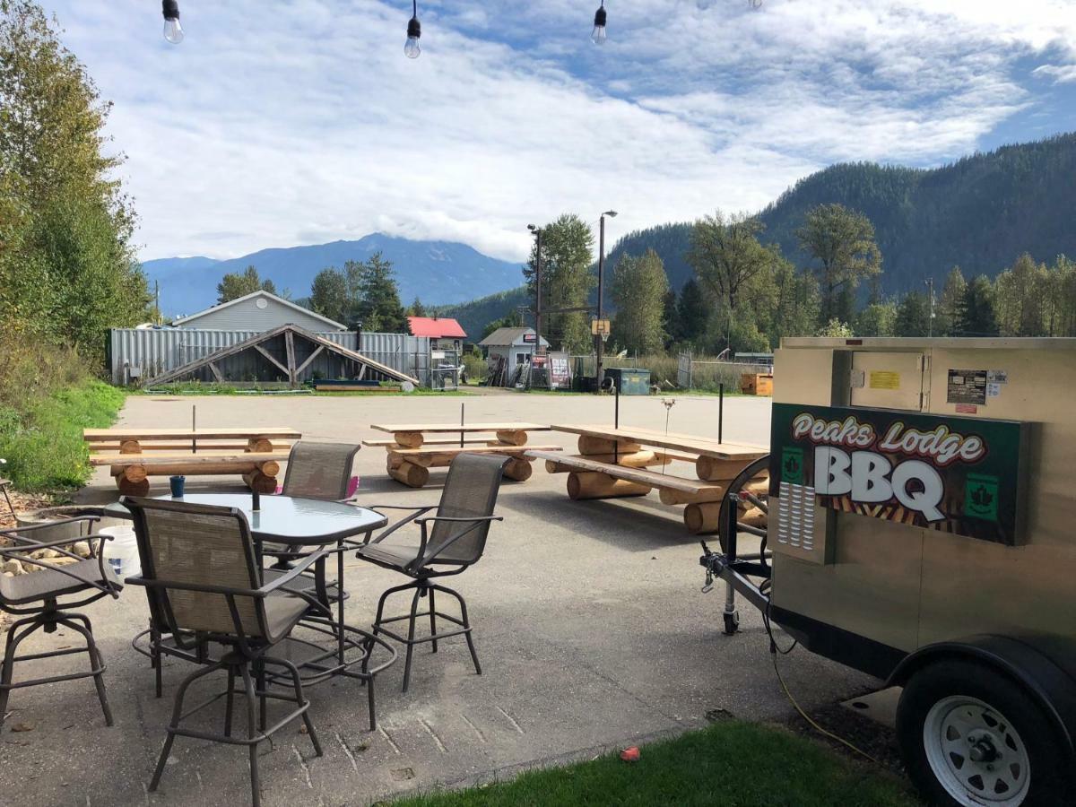 Peaks Lodge Revelstoke Exterior foto