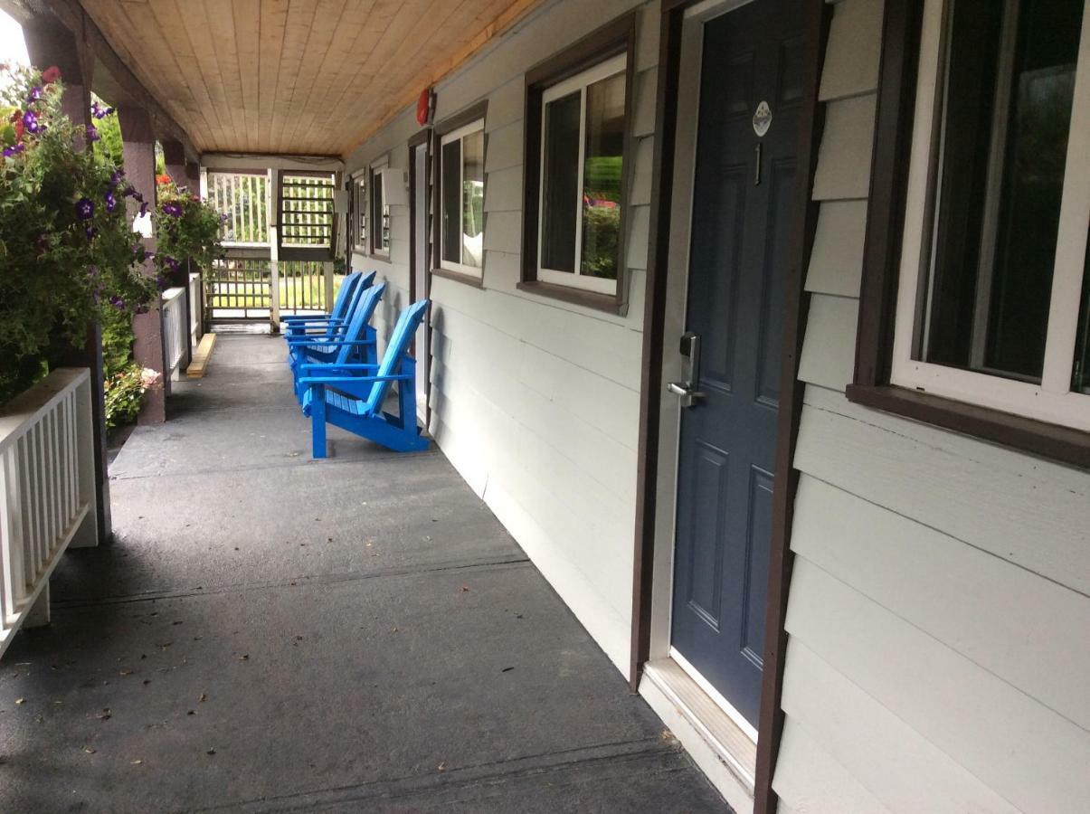 Peaks Lodge Revelstoke Exterior foto