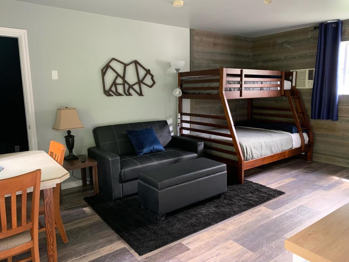 Peaks Lodge Revelstoke Exterior foto