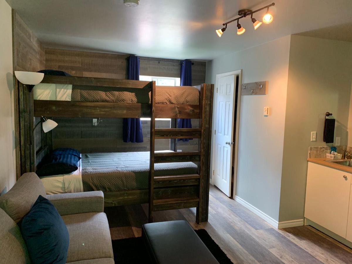 Peaks Lodge Revelstoke Exterior foto