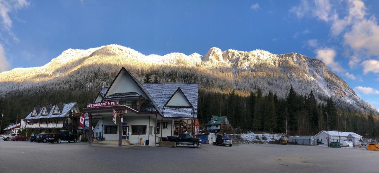 Peaks Lodge Revelstoke Exterior foto