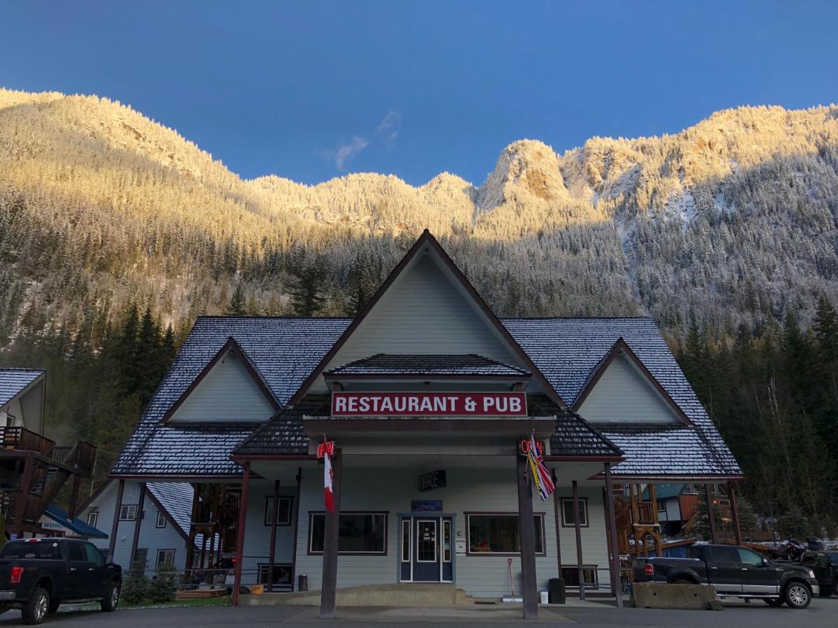 Peaks Lodge Revelstoke Exterior foto